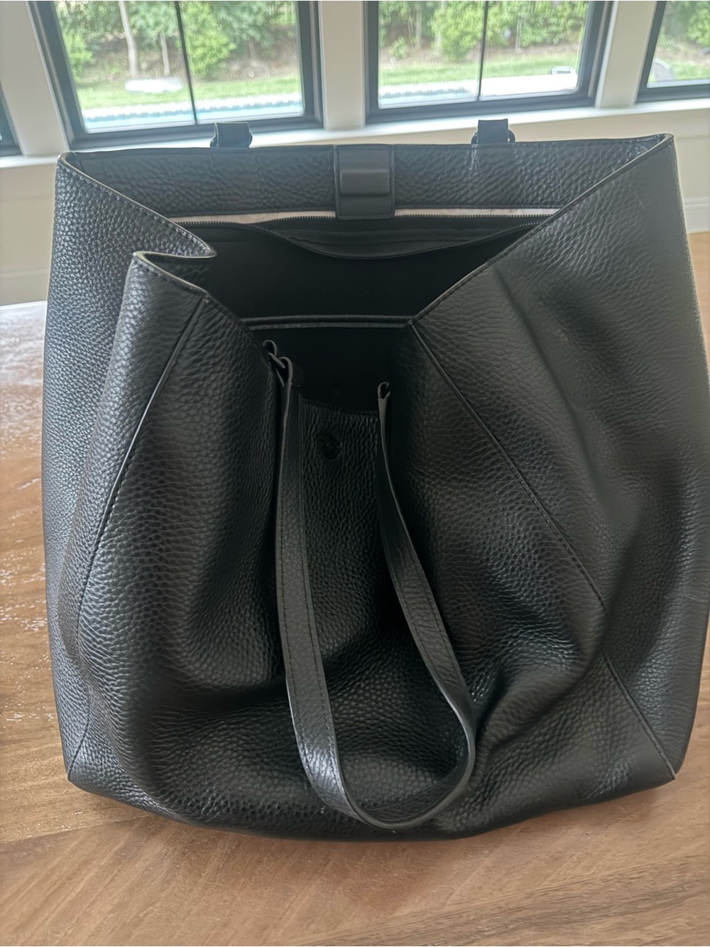Dange Dover Medium Classic Black Leather Tote Bag - Sleek Everyday Carry